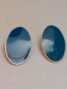 Vintage Monet Gold Tone And Blue Enamel Oval Shaped Stud Earrings